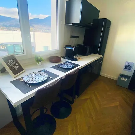 Panorama Stay, Pool, Balcony And Mountain View 아파트 *