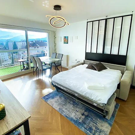 Panorama Stay, Pool, Balcony And Mountain View *